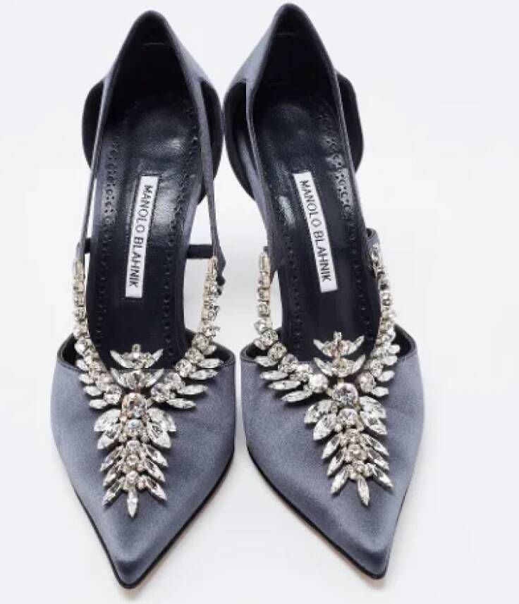 Manolo Blahnik Pre-owned Satin heels Gray Dames