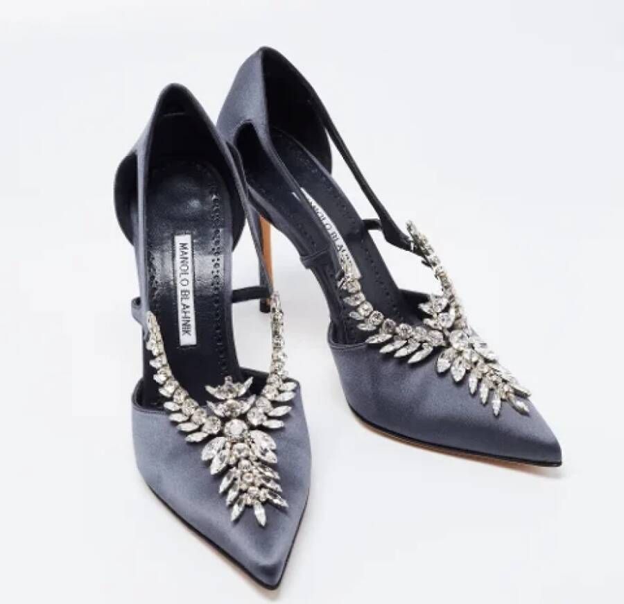 Manolo Blahnik Pre-owned Satin heels Gray Dames