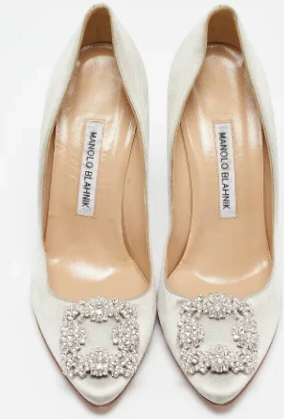 Manolo Blahnik Pre-owned Satin heels Gray Dames