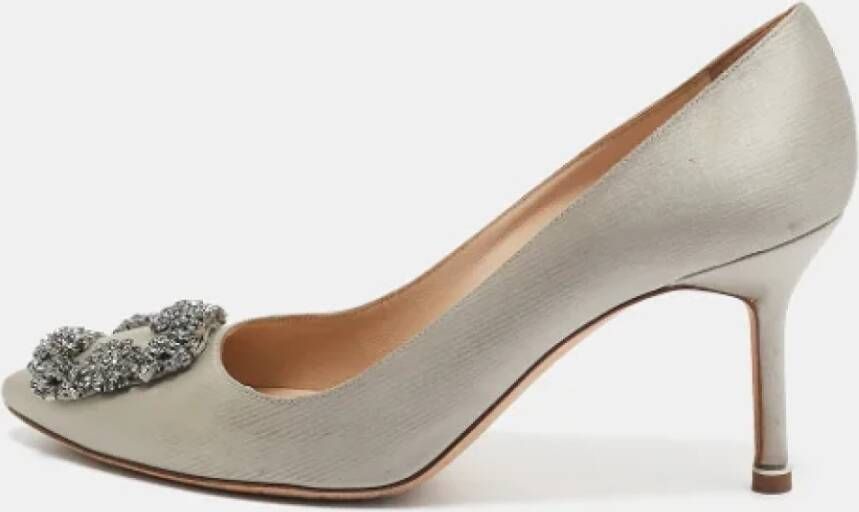 Manolo Blahnik Pre-owned Satin heels Gray Dames