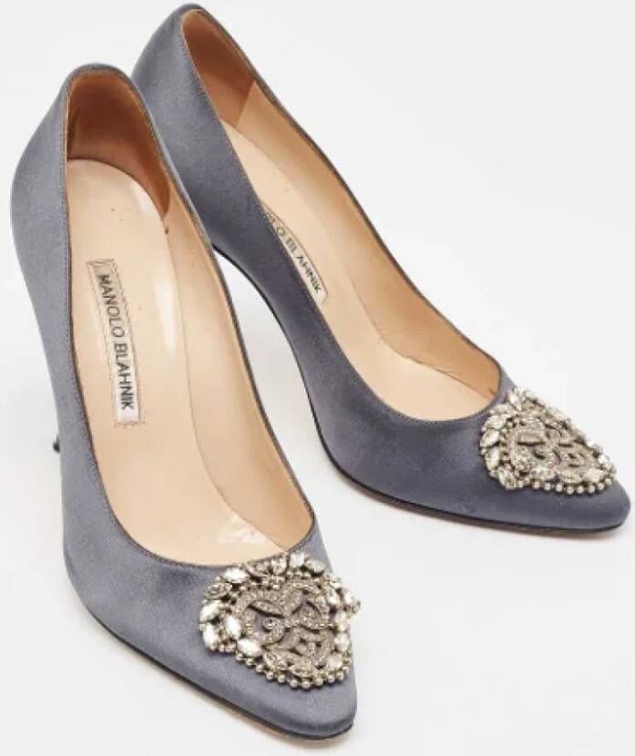 Manolo Blahnik Pre-owned Satin heels Gray Dames