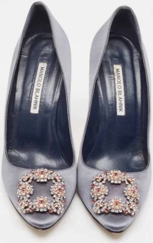 Manolo Blahnik Pre-owned Satin heels Gray Dames