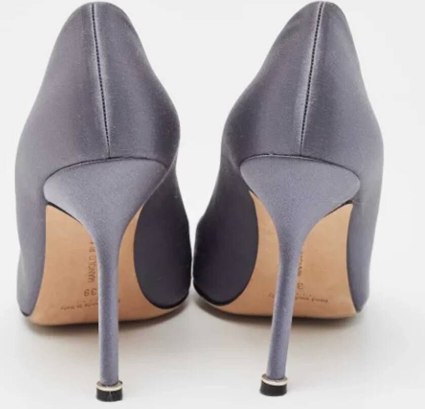 Manolo Blahnik Pre-owned Satin heels Gray Dames