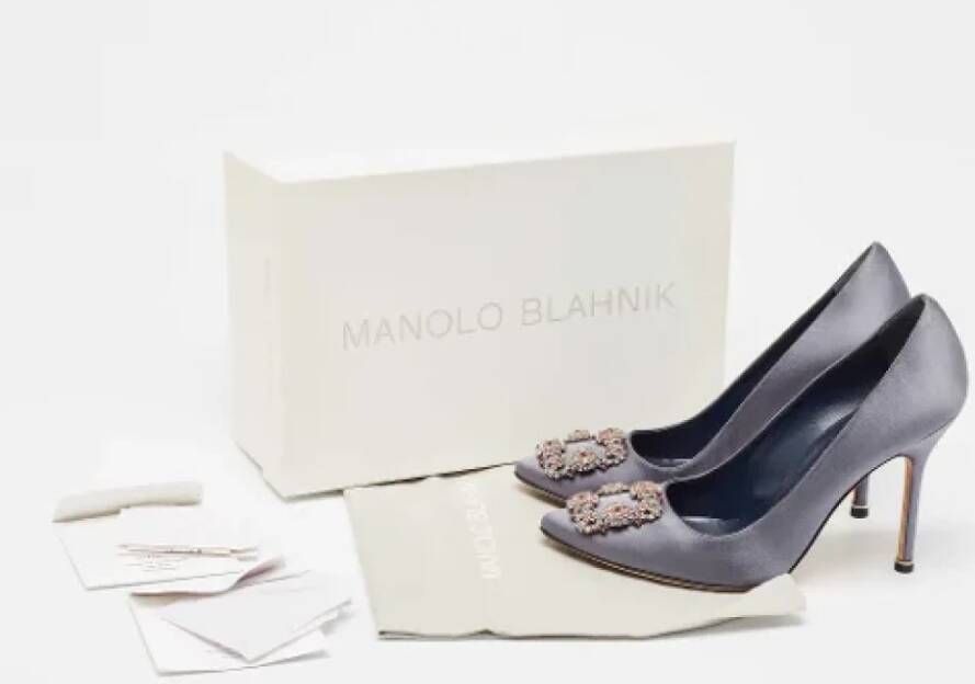 Manolo Blahnik Pre-owned Satin heels Gray Dames