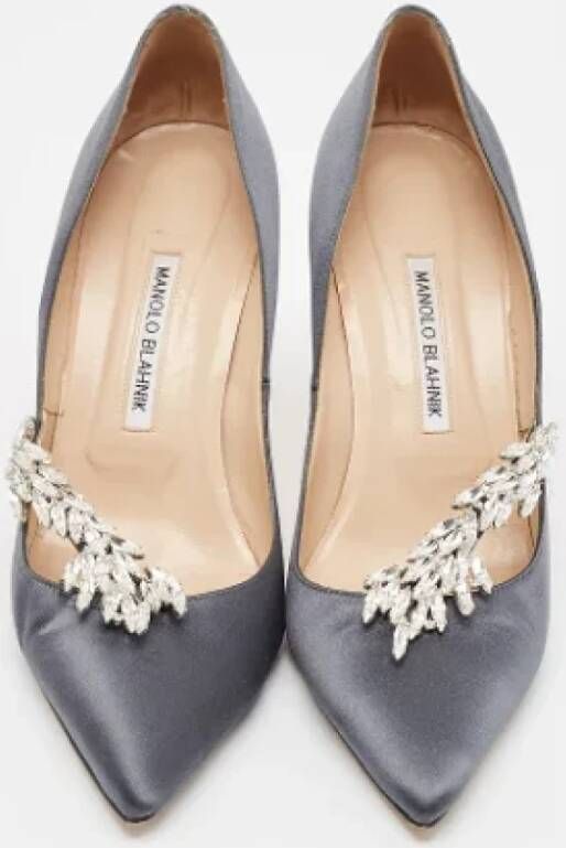 Manolo Blahnik Pre-owned Satin heels Gray Dames