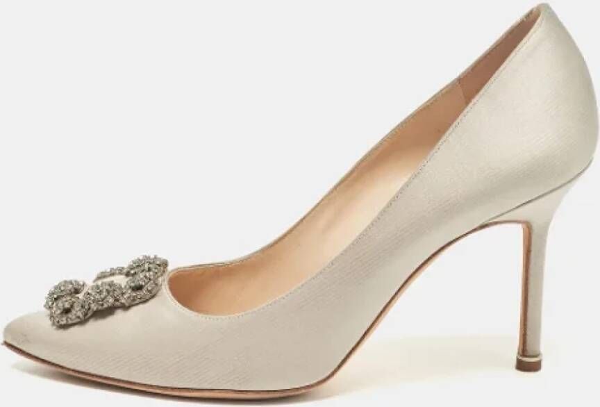 Manolo Blahnik Pre-owned Satin heels Gray Dames