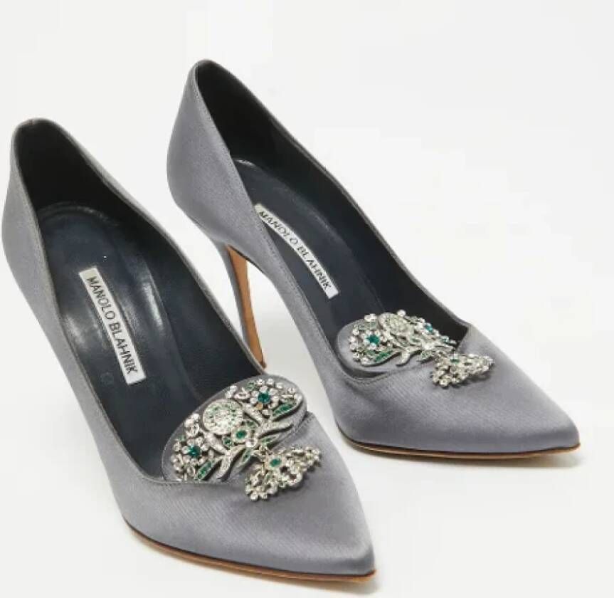 Manolo Blahnik Pre-owned Satin heels Gray Dames