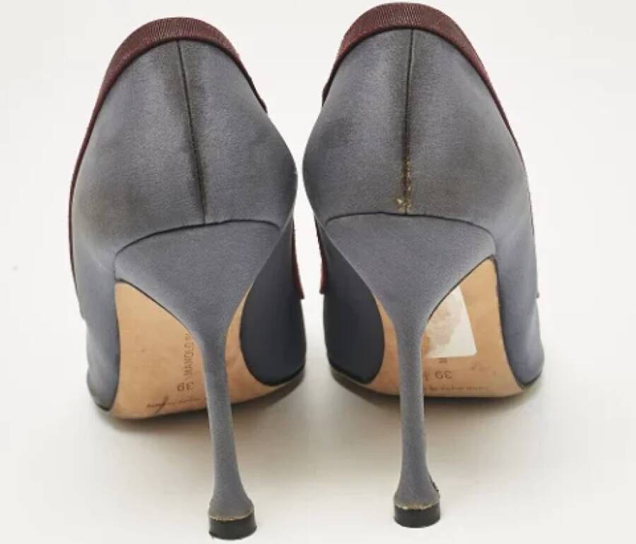 Manolo Blahnik Pre-owned Satin heels Gray Dames