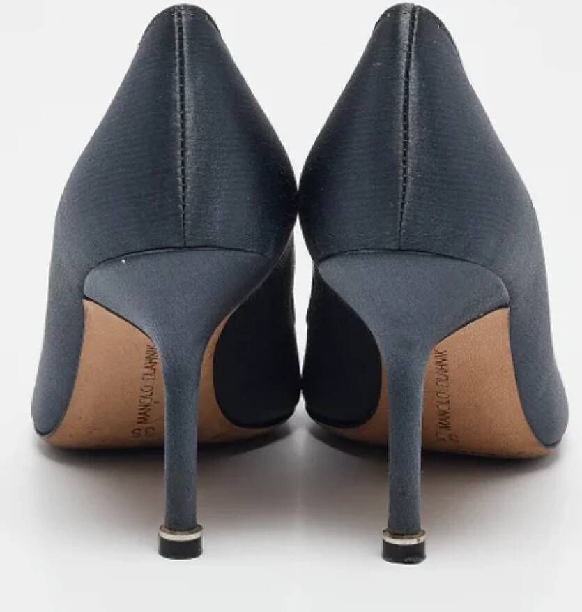 Manolo Blahnik Pre-owned Satin heels Gray Dames