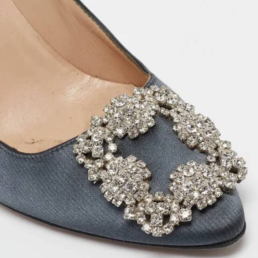 Manolo Blahnik Pre-owned Satin heels Gray Dames