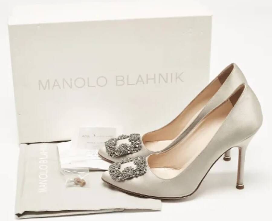 Manolo Blahnik Pre-owned Satin heels Gray Dames