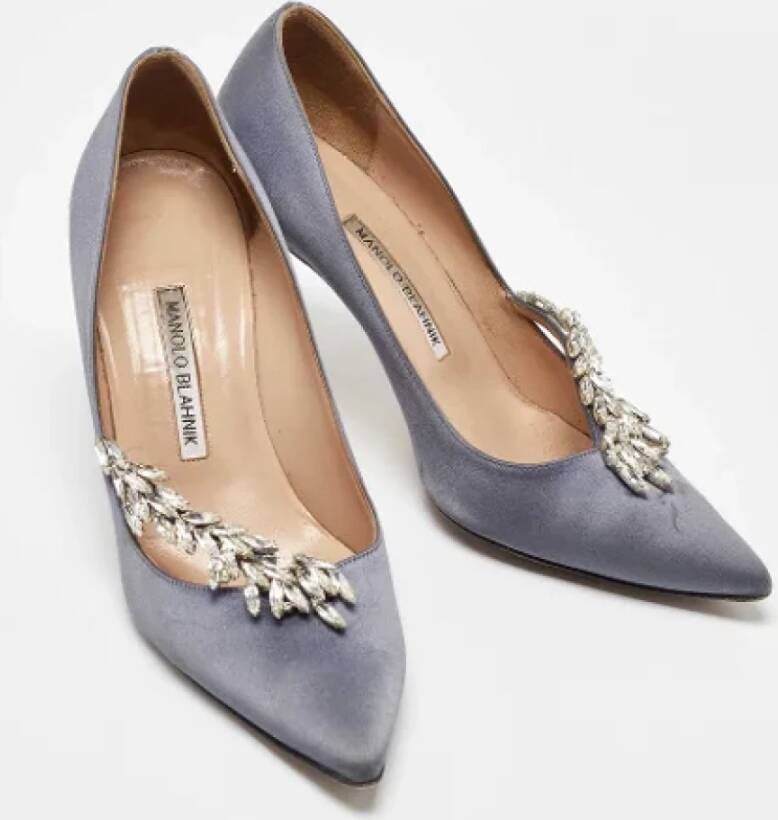 Manolo Blahnik Pre-owned Satin heels Gray Dames