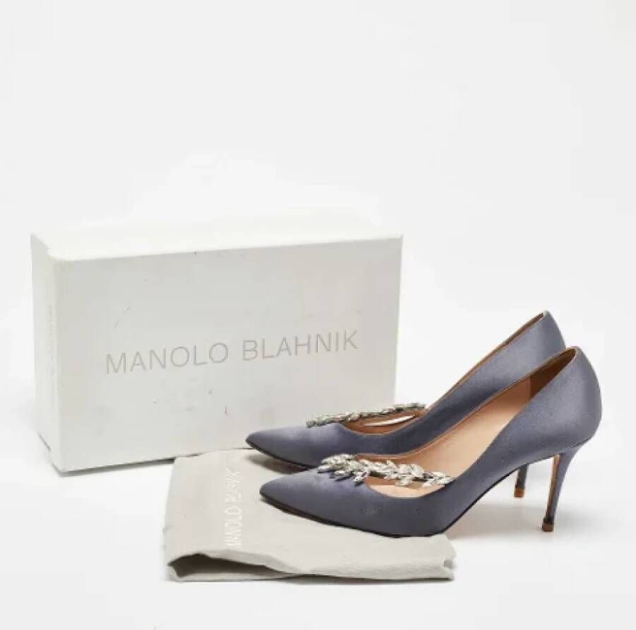 Manolo Blahnik Pre-owned Satin heels Gray Dames