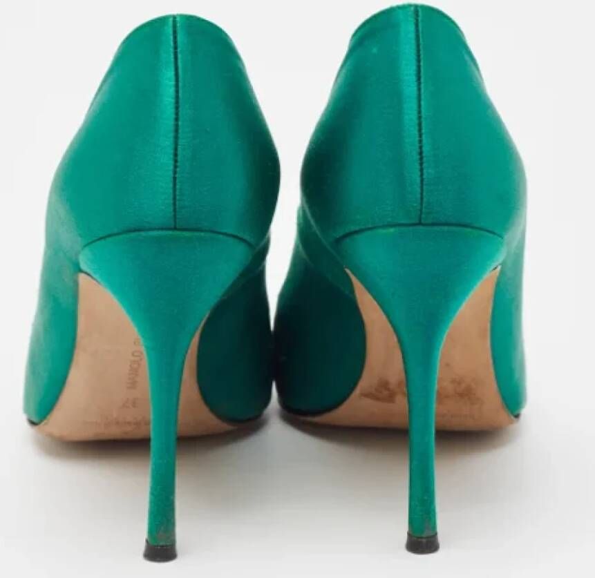 Manolo Blahnik Pre-owned Satin heels Green Dames