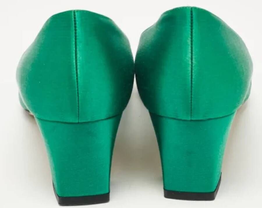 Manolo Blahnik Pre-owned Satin heels Green Dames