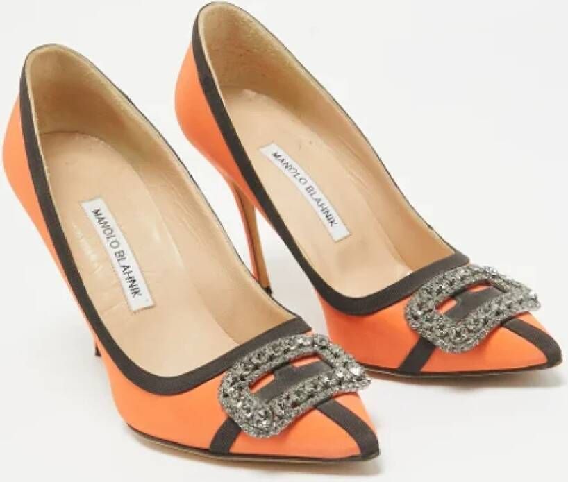 Manolo Blahnik Pre-owned Satin heels Orange Dames