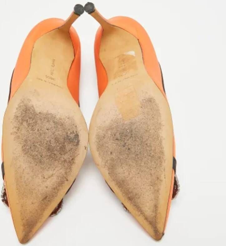 Manolo Blahnik Pre-owned Satin heels Orange Dames