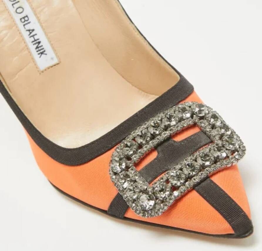 Manolo Blahnik Pre-owned Satin heels Orange Dames