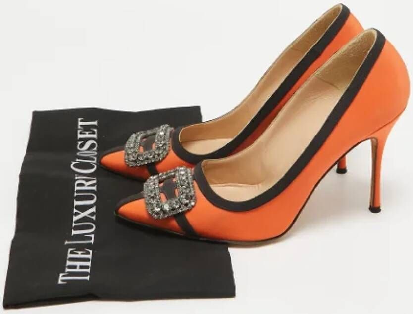 Manolo Blahnik Pre-owned Satin heels Orange Dames