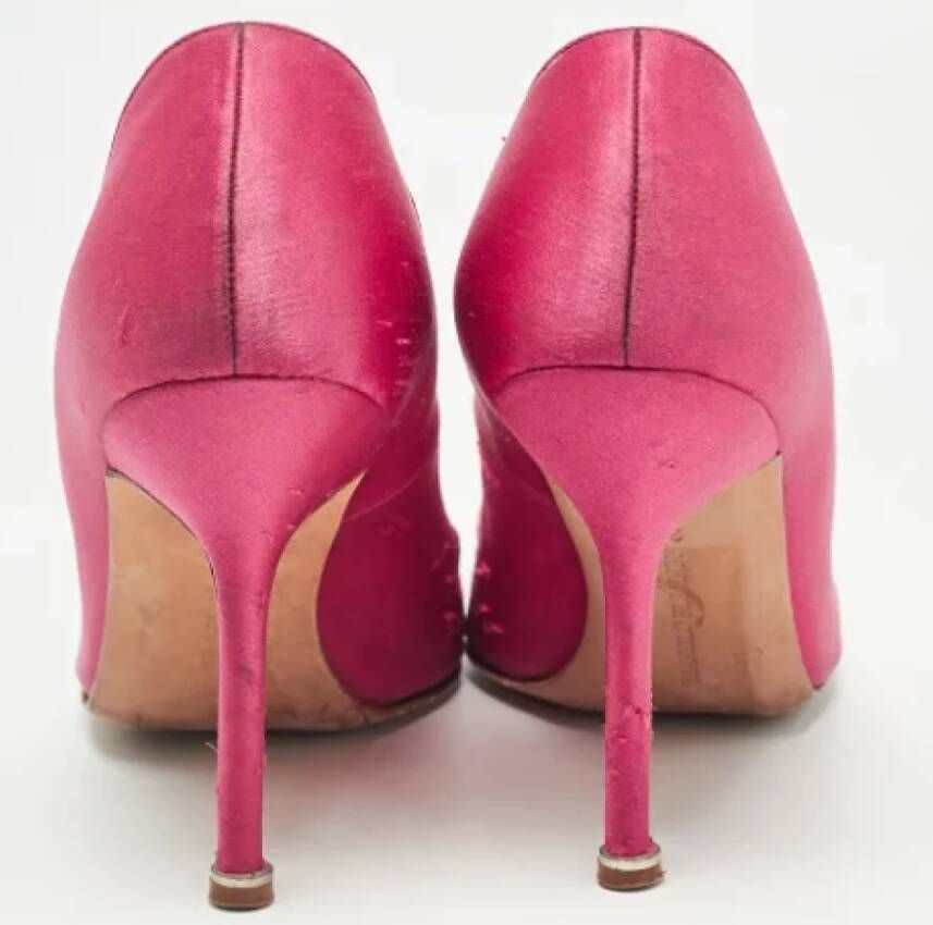 Manolo Blahnik Pre-owned Satin heels Pink Dames