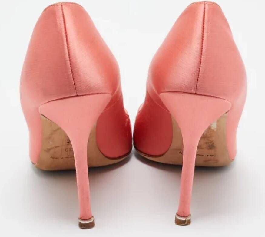 Manolo Blahnik Pre-owned Satin heels Pink Dames