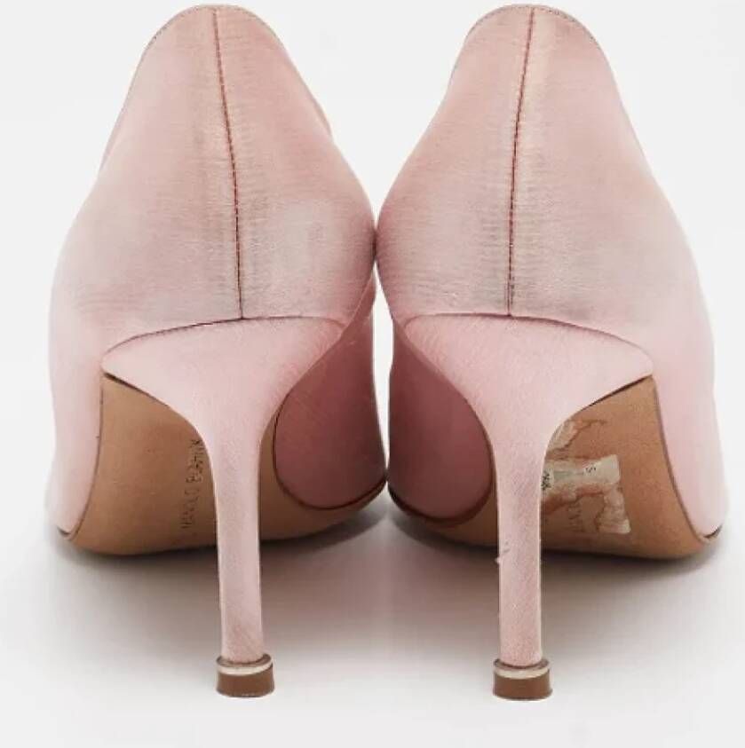 Manolo Blahnik Pre-owned Satin heels Pink Dames