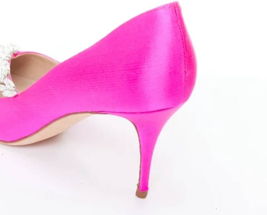 Manolo Blahnik Pre-owned Satin heels Pink Dames