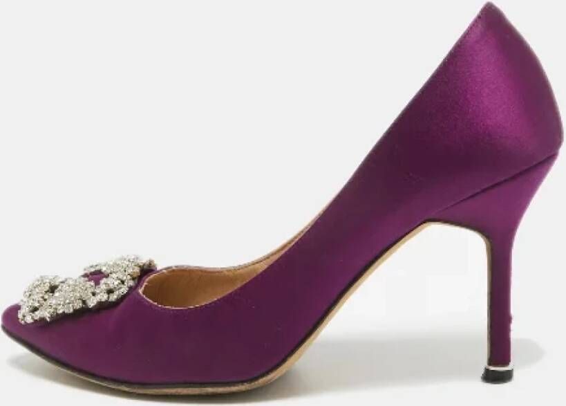 Manolo Blahnik Pre-owned Satin heels Purple Dames