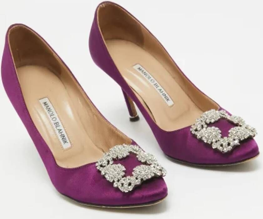 Manolo Blahnik Pre-owned Satin heels Purple Dames