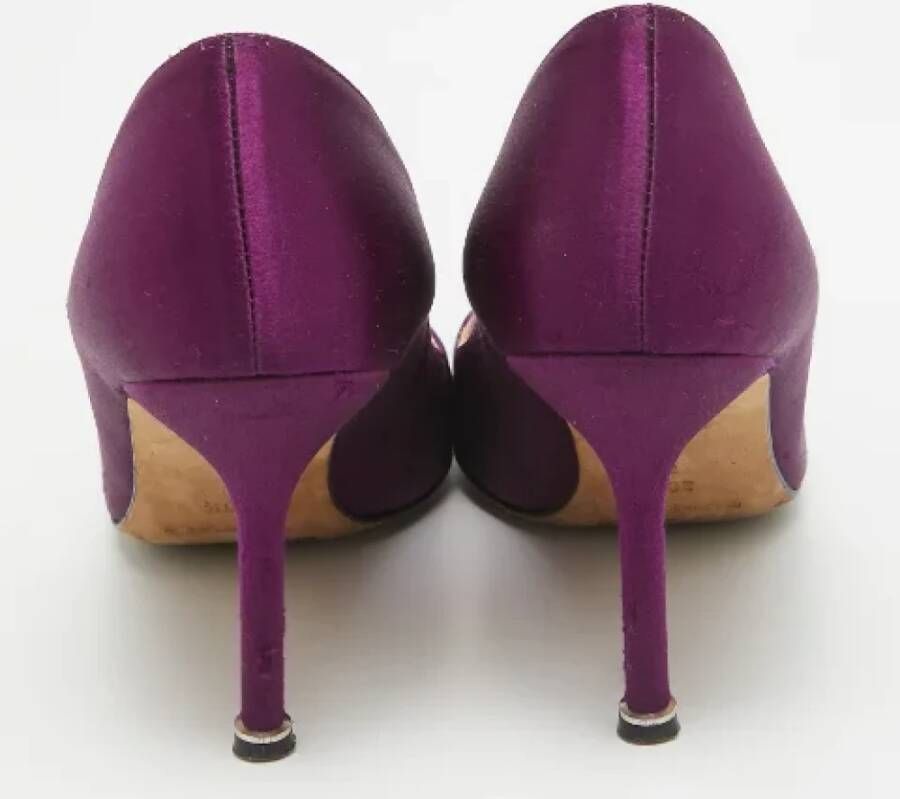 Manolo Blahnik Pre-owned Satin heels Purple Dames