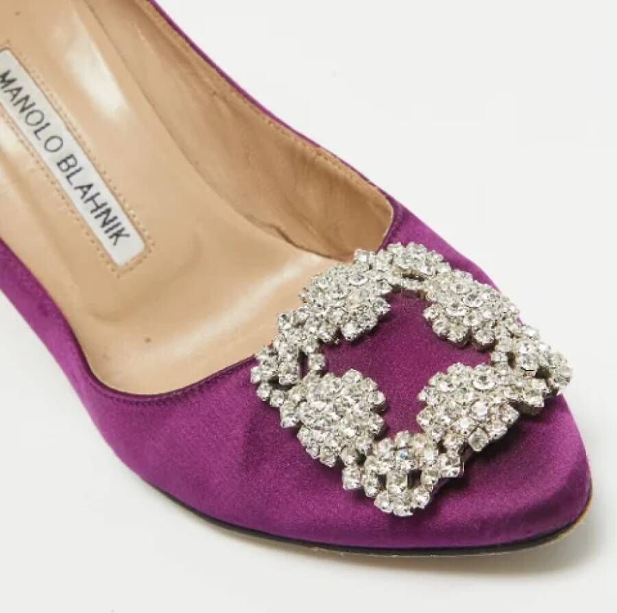 Manolo Blahnik Pre-owned Satin heels Purple Dames