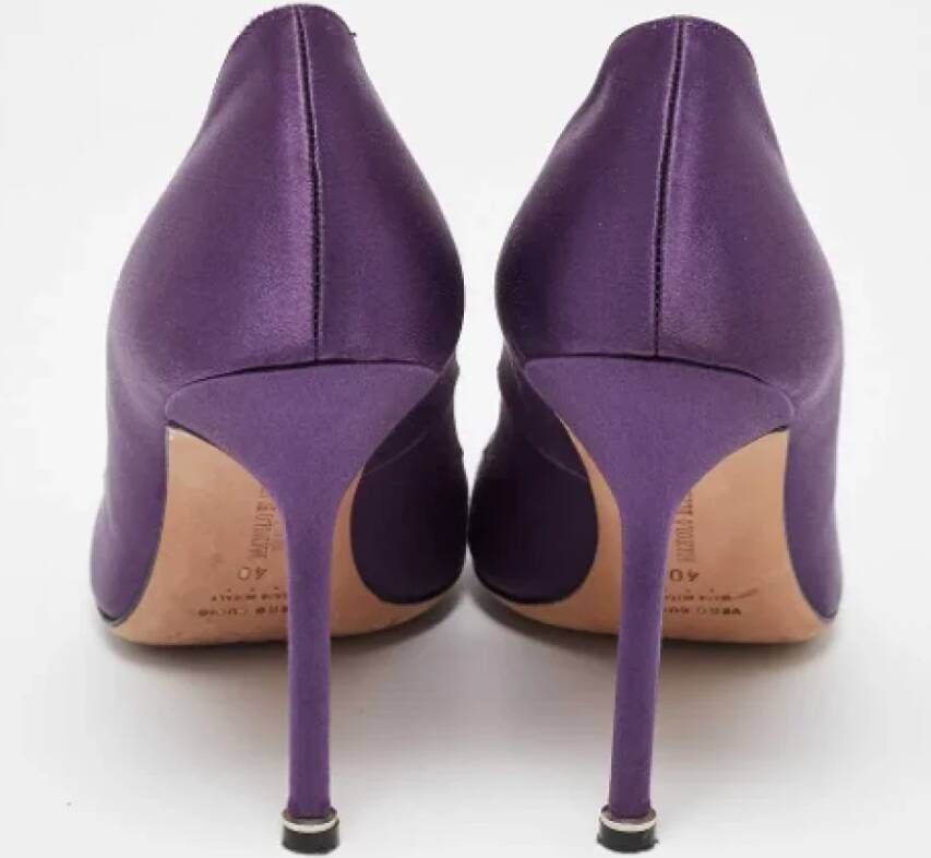 Manolo Blahnik Pre-owned Satin heels Purple Dames