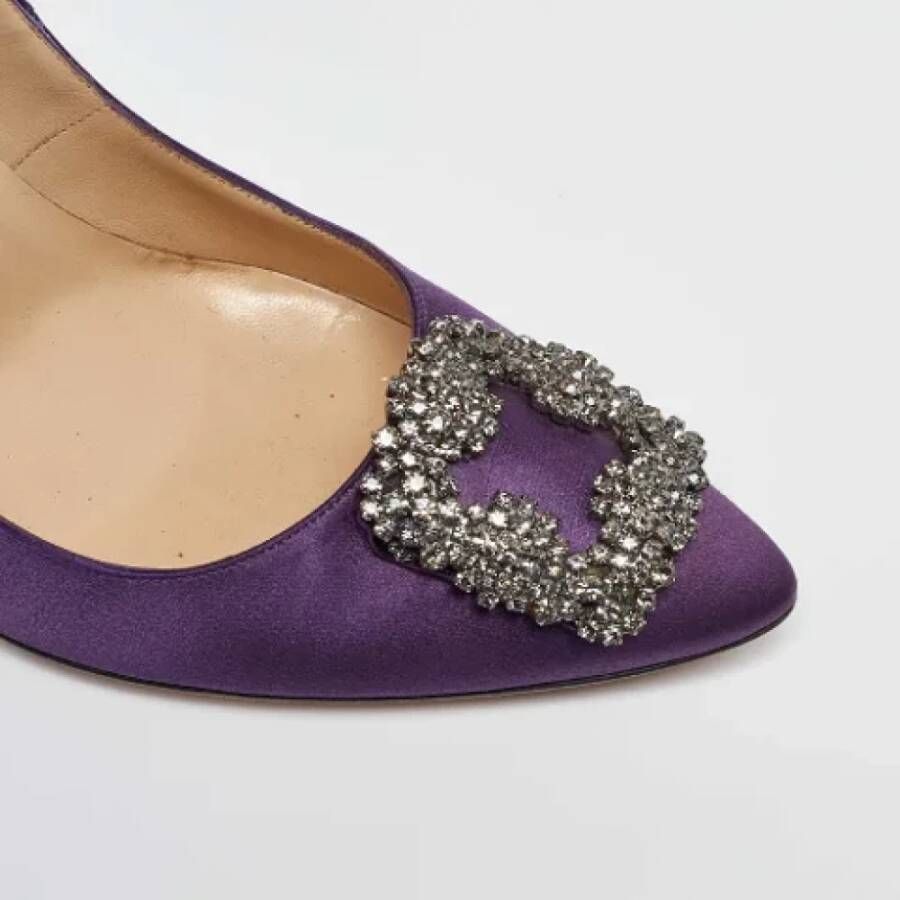 Manolo Blahnik Pre-owned Satin heels Purple Dames