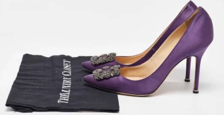 Manolo Blahnik Pre-owned Satin heels Purple Dames