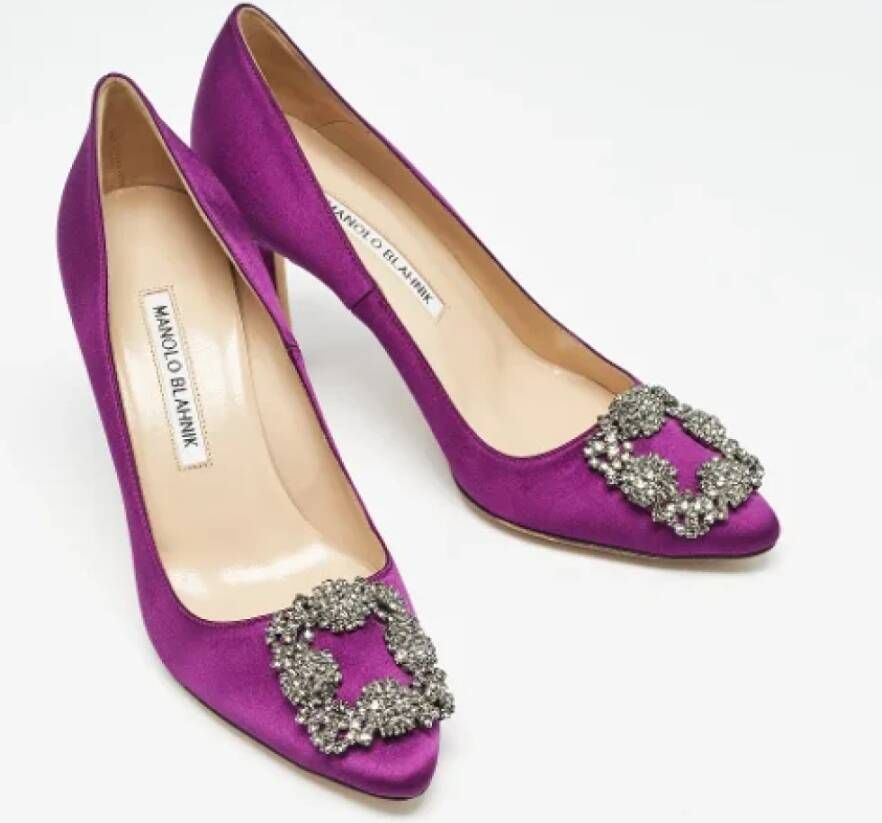 Manolo Blahnik Pre-owned Satin heels Purple Dames