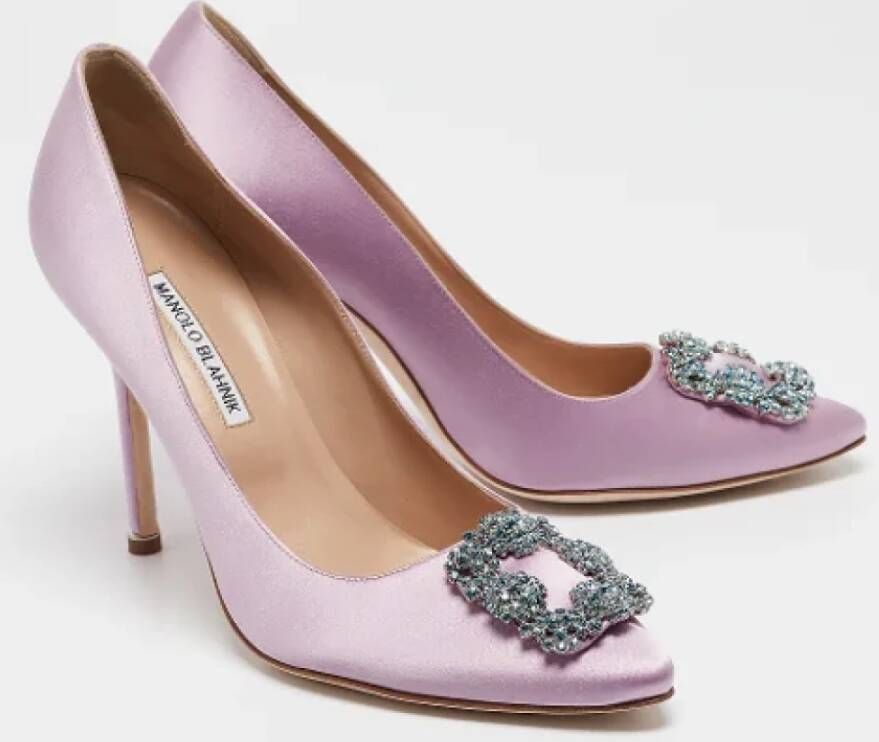 Manolo Blahnik Pre-owned Satin heels Purple Dames