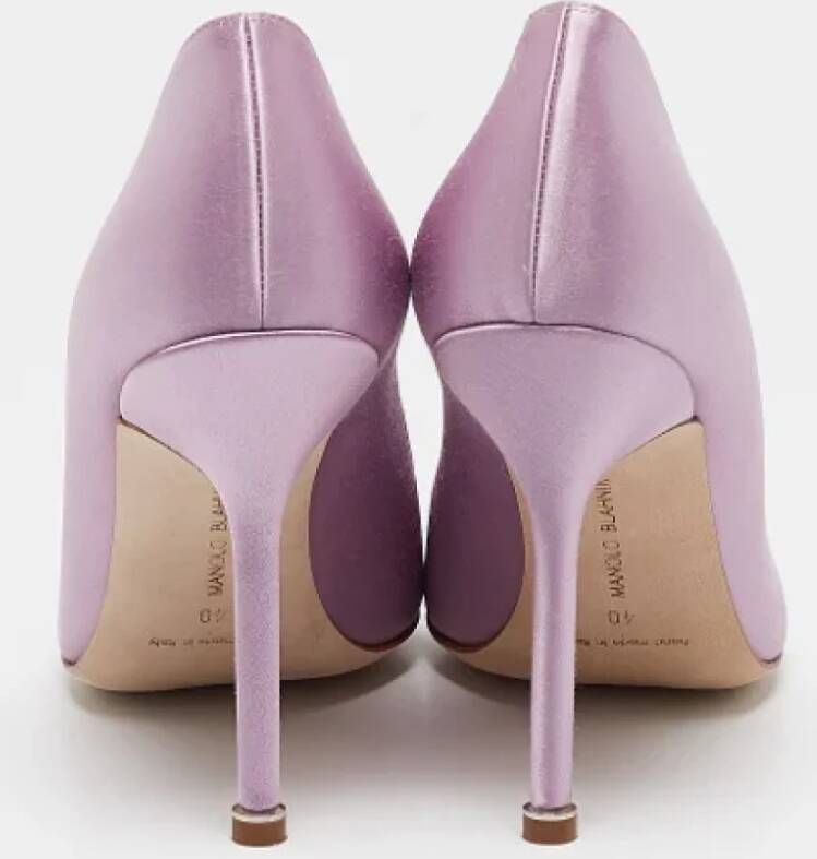 Manolo Blahnik Pre-owned Satin heels Purple Dames