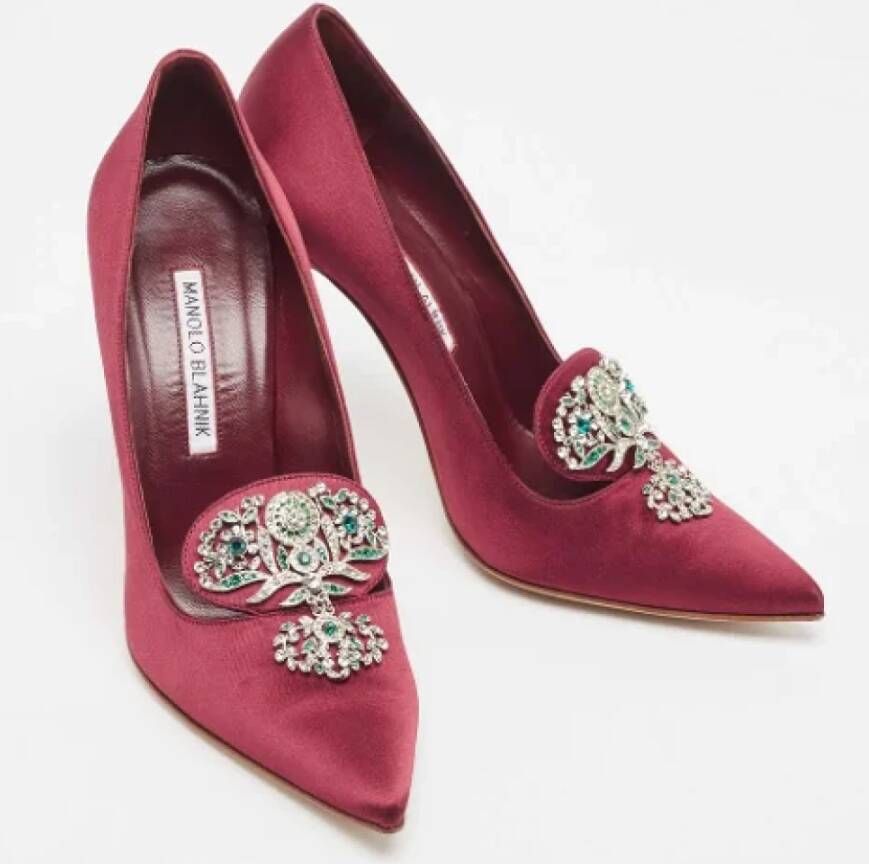 Manolo Blahnik Pre-owned Satin heels Red Dames