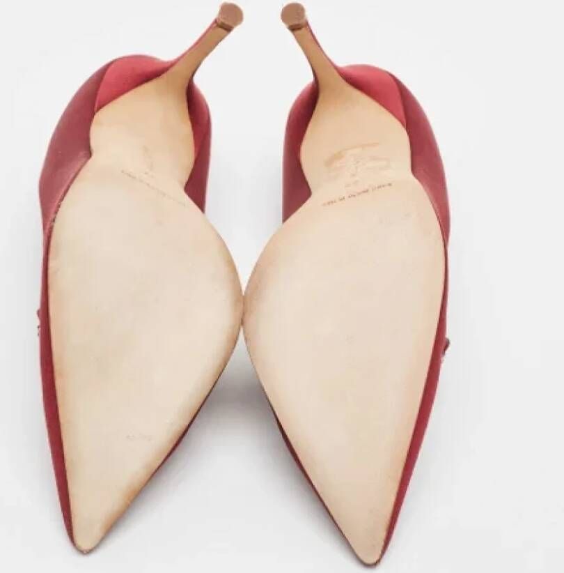 Manolo Blahnik Pre-owned Satin heels Red Dames