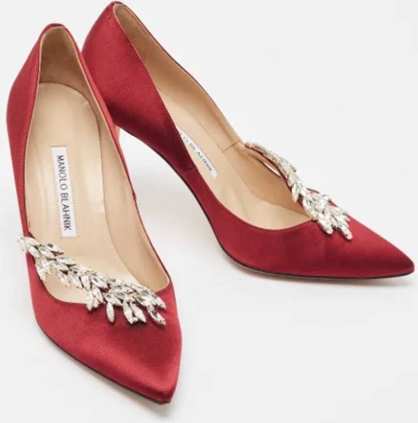 Manolo Blahnik Pre-owned Satin heels Red Dames