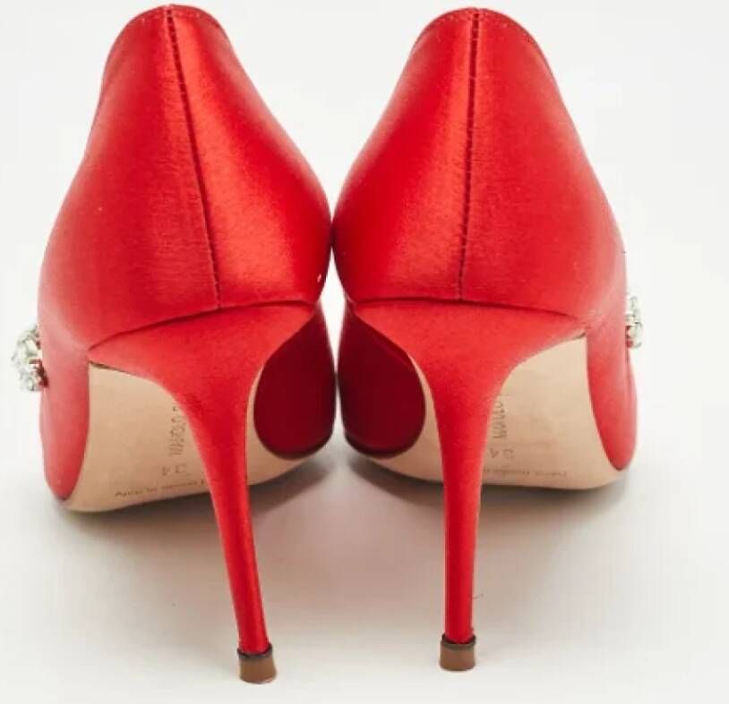 Manolo Blahnik Pre-owned Satin heels Red Dames