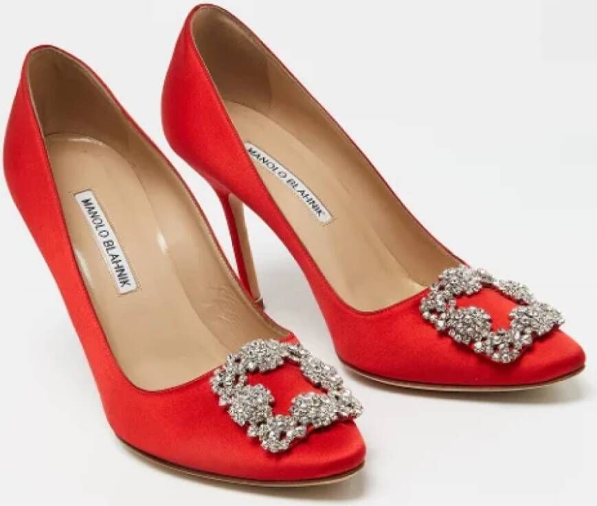 Manolo Blahnik Pre-owned Satin heels Red Dames