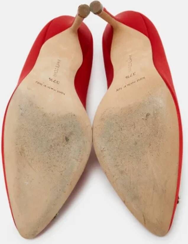 Manolo Blahnik Pre-owned Satin heels Red Dames