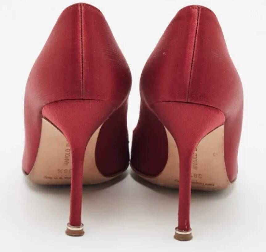 Manolo Blahnik Pre-owned Satin heels Red Dames