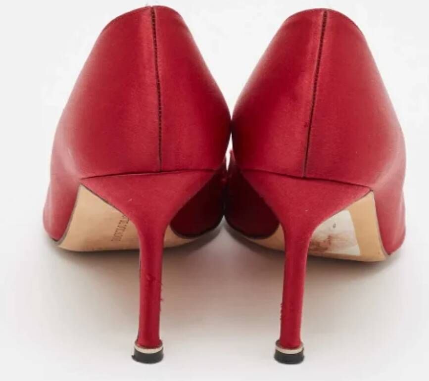 Manolo Blahnik Pre-owned Satin heels Red Dames