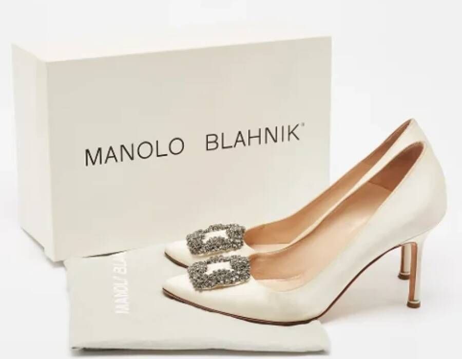 Manolo Blahnik Pre-owned Satin heels White Dames