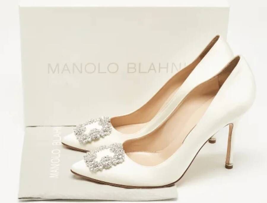 Manolo Blahnik Pre-owned Satin heels White Dames