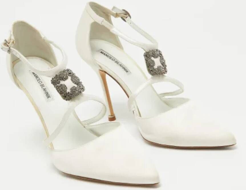 Manolo Blahnik Pre-owned Satin heels White Dames