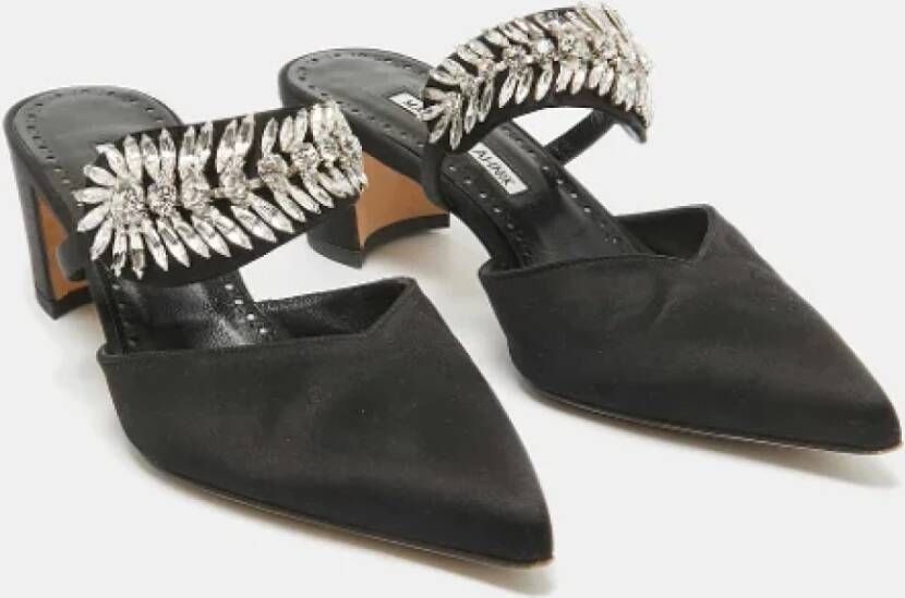 Manolo Blahnik Pre-owned Satin mules Black Dames