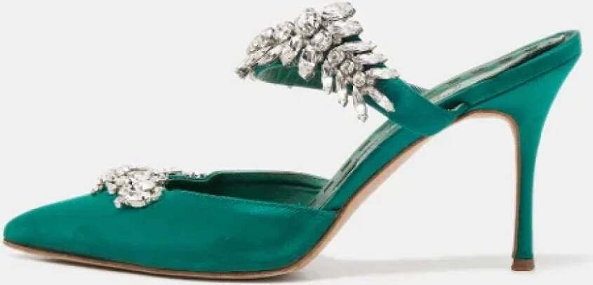 Manolo Blahnik Pre-owned Satin mules Green Dames